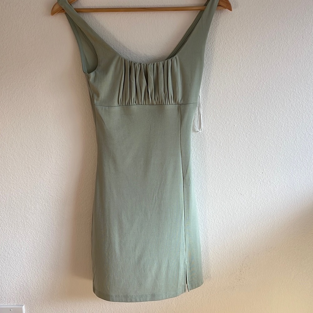 Fitted Princess Polly Dress ✨💚